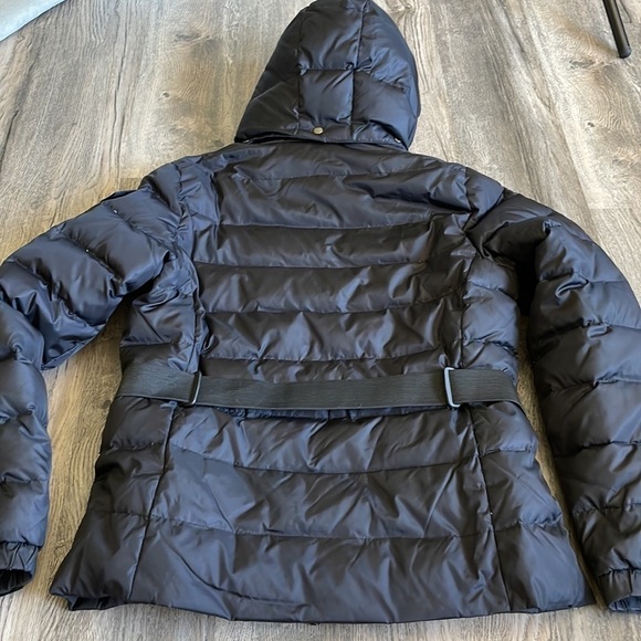 BlueSand 44 Women’s Belted Hooded Black Puffer Jacket, see pictures for sizing - Picture 9 of 10